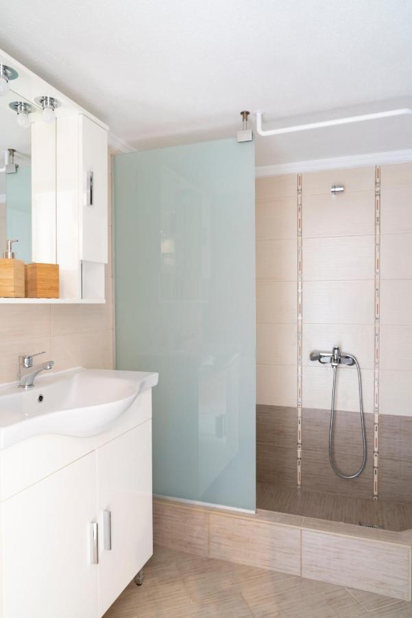 ניאה מודאניה Alexandros Maisonettes & Apartments מראה חיצוני תמונה