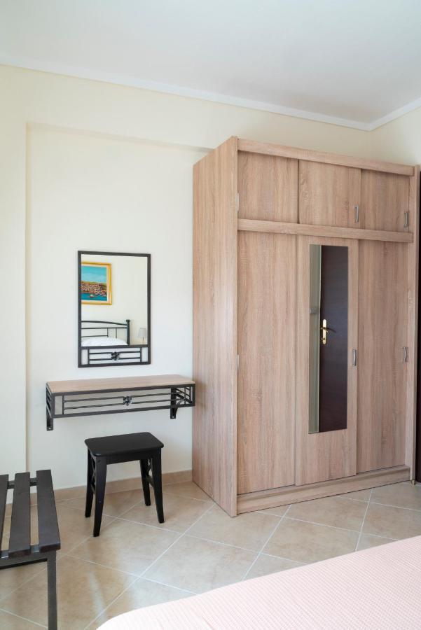 ניאה מודאניה Alexandros Maisonettes & Apartments מראה חיצוני תמונה